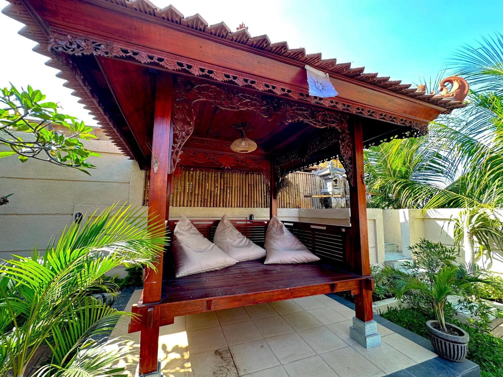 Puri Melati Hotell Uluwatu Exteriör bild
